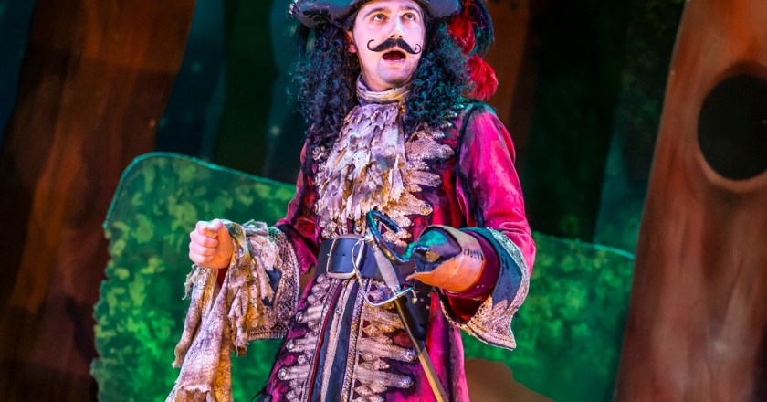 Peter Pan Goes Wrong – Leeds Grand Theatre